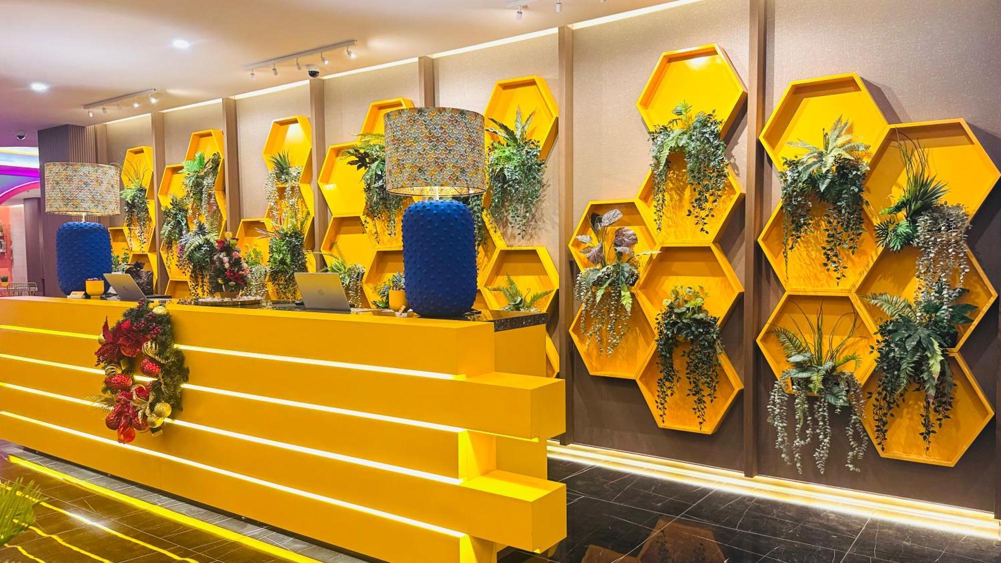 Yellow Bee Resort Cililitan Cakarta Dış mekan fotoğraf